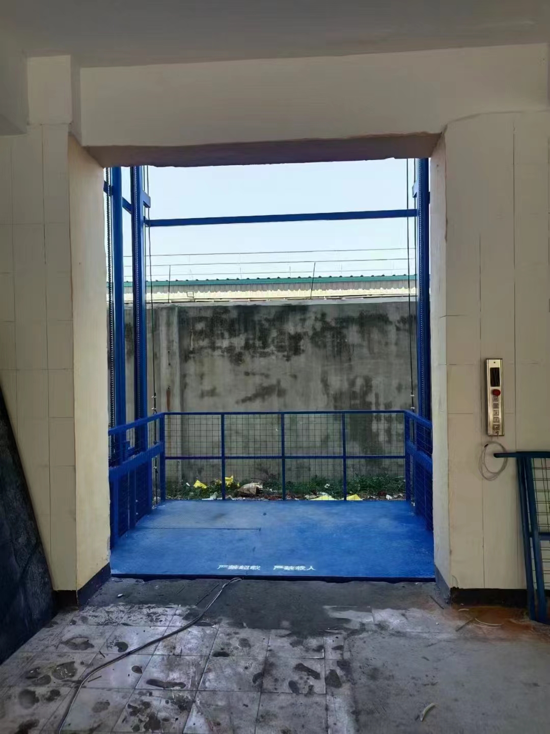 辽宁大连室外液压载货平台安装验收完毕✅
